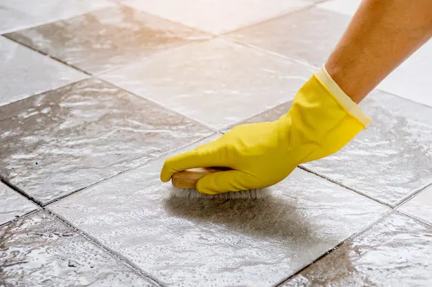man cleaning the grout without scrubbing